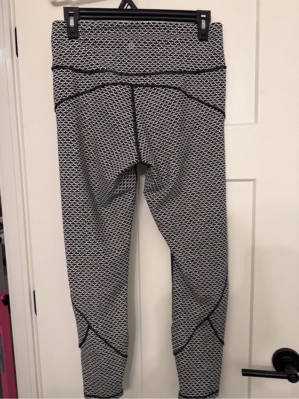 Lululemon In Movement 7/8 Tight (Everlux 25") in the "Monochromic Black" pattern
